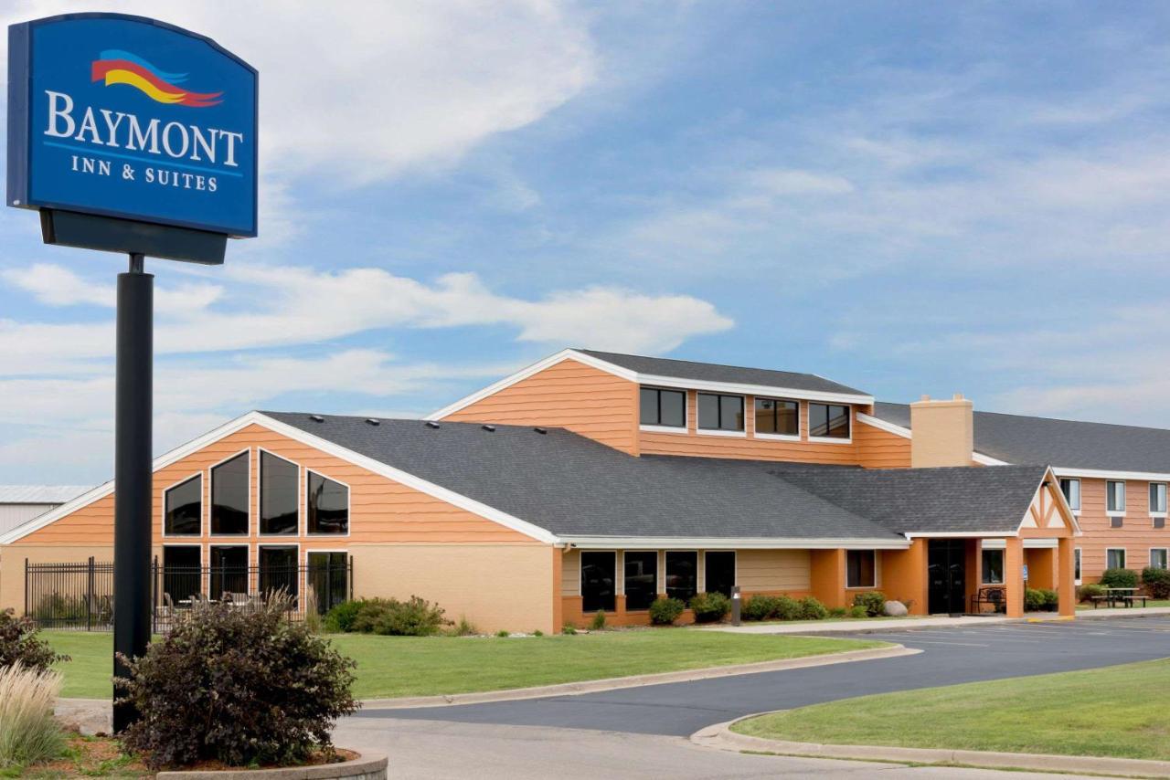 Baymont By Wyndham Marshalltown Exterior photo