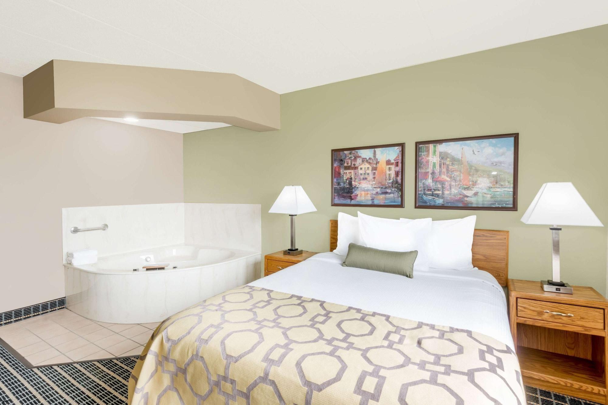 Baymont By Wyndham Marshalltown Exterior photo