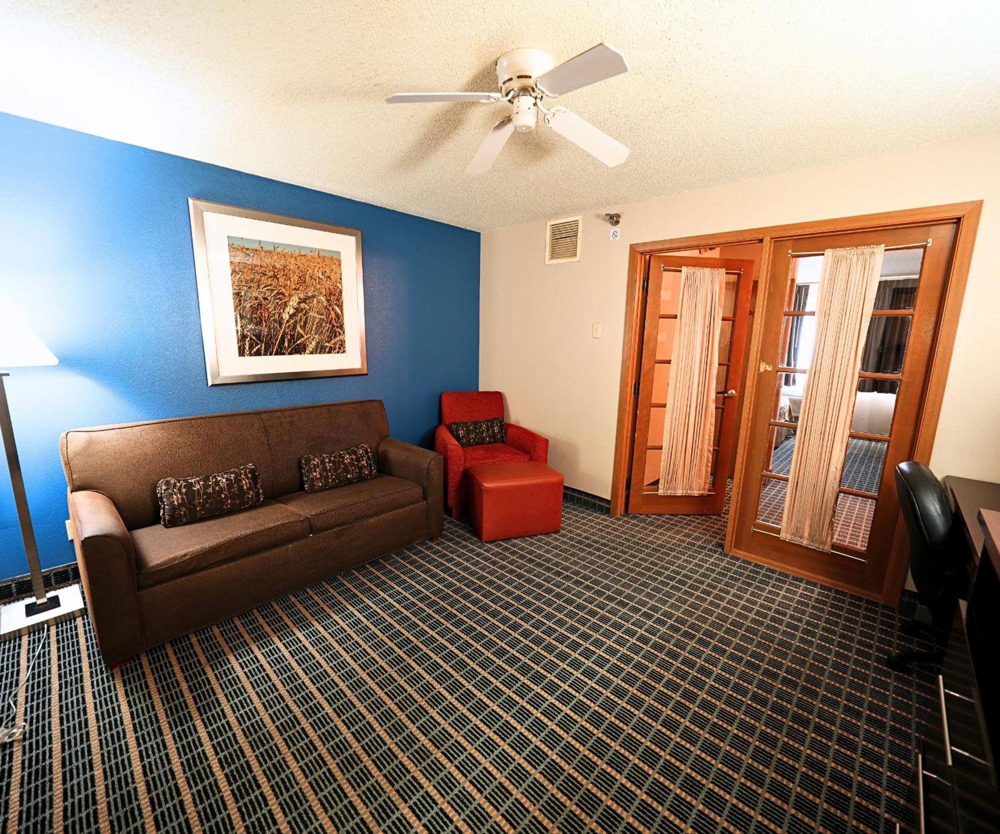 Baymont By Wyndham Marshalltown Exterior photo