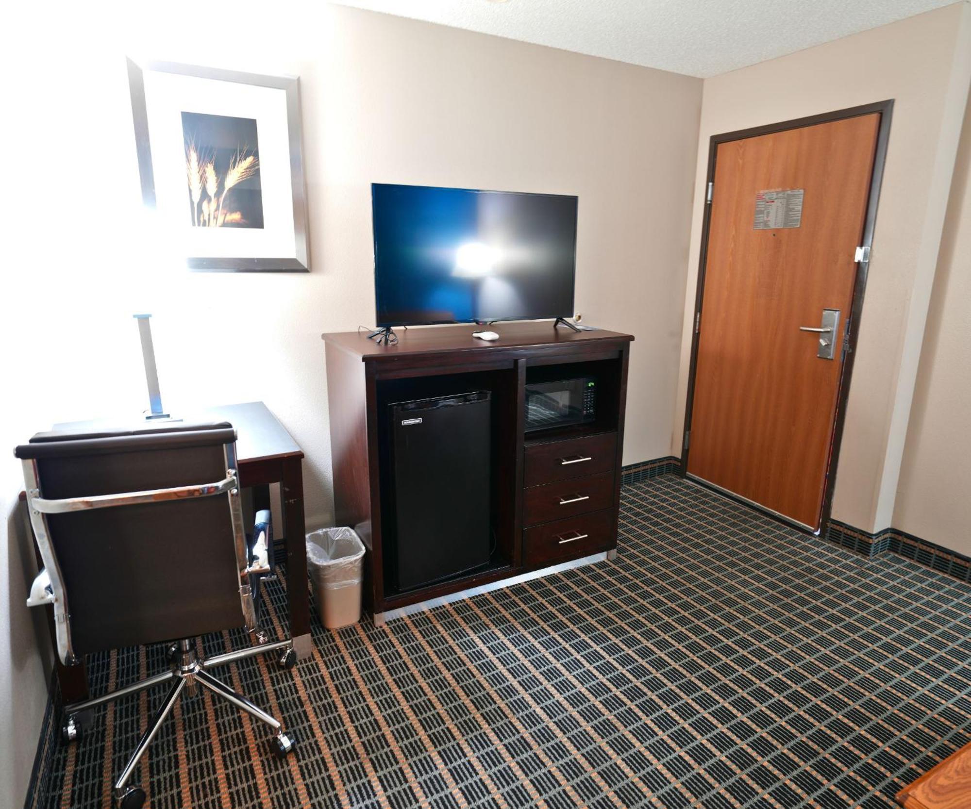 Baymont By Wyndham Marshalltown Exterior photo